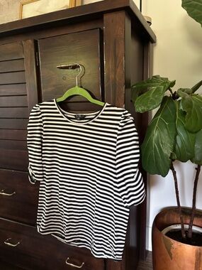 Vici Black and White Striped Short Sleeve Crewneck Top